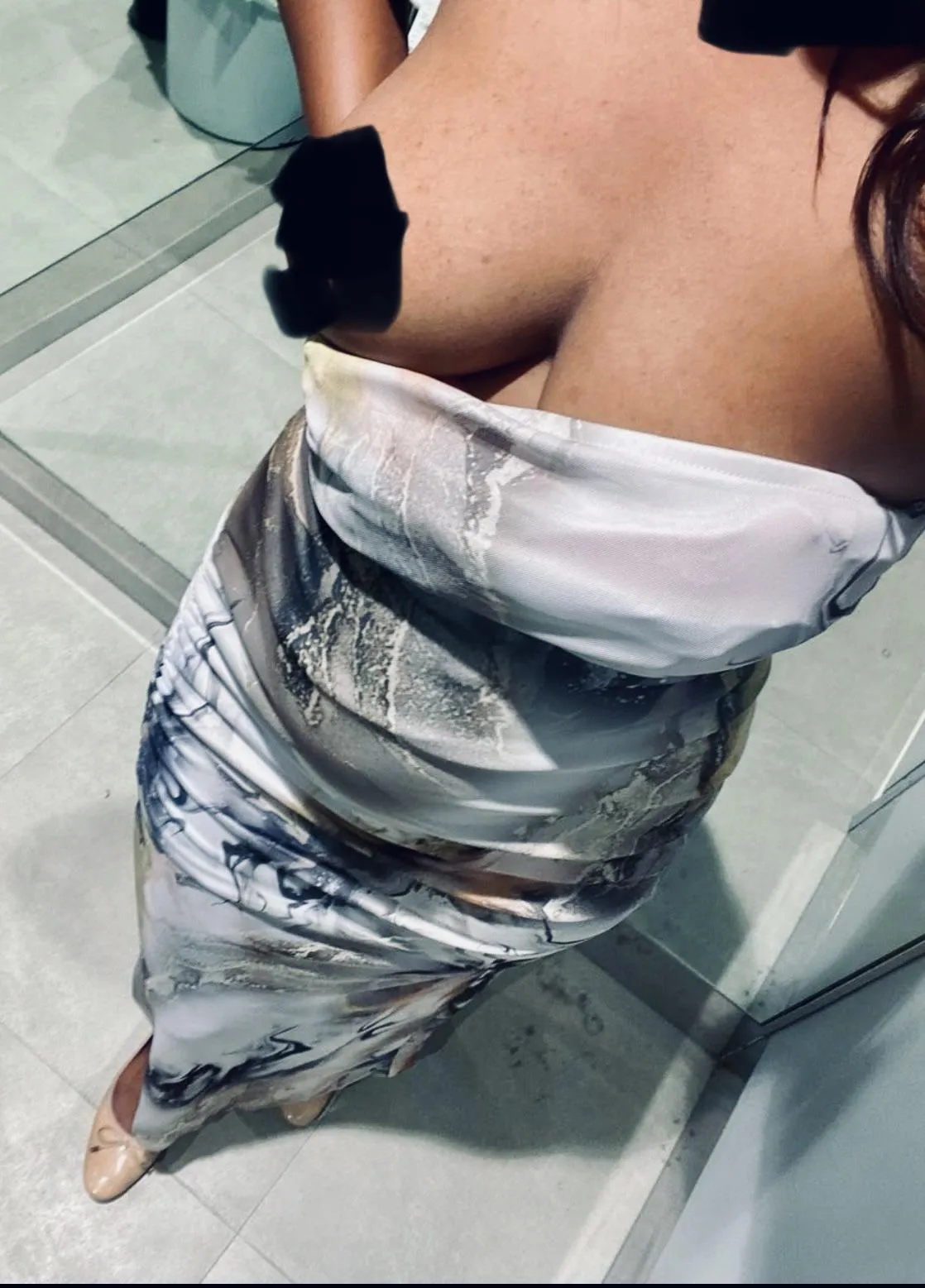 😋 body-con without a bra is always catchy (f) 😉🔥