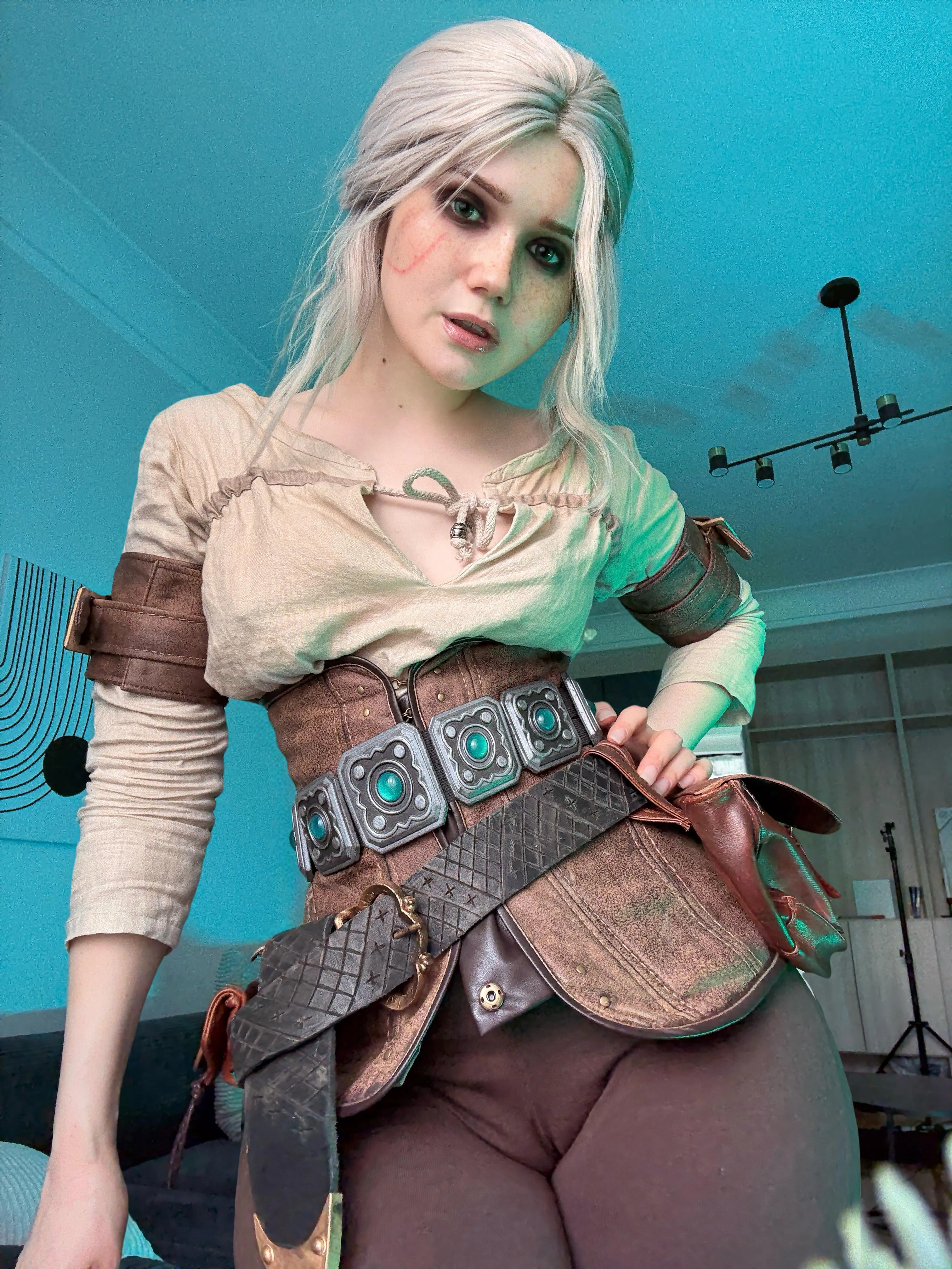 Ciri shows you her cameltoe (Neyrodesu)