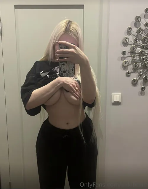 hey im 22F with big natural tits hah