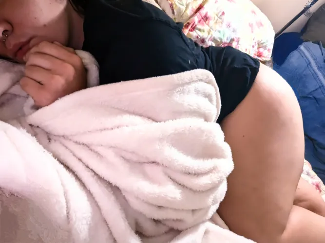 If we cuddle, butt/back rubs and hair play are mandatory... 25fal