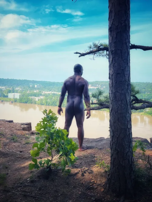 Looking for naked friends like... 👀