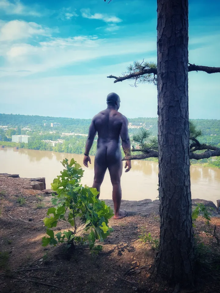 Looking for naked friends like... 👀