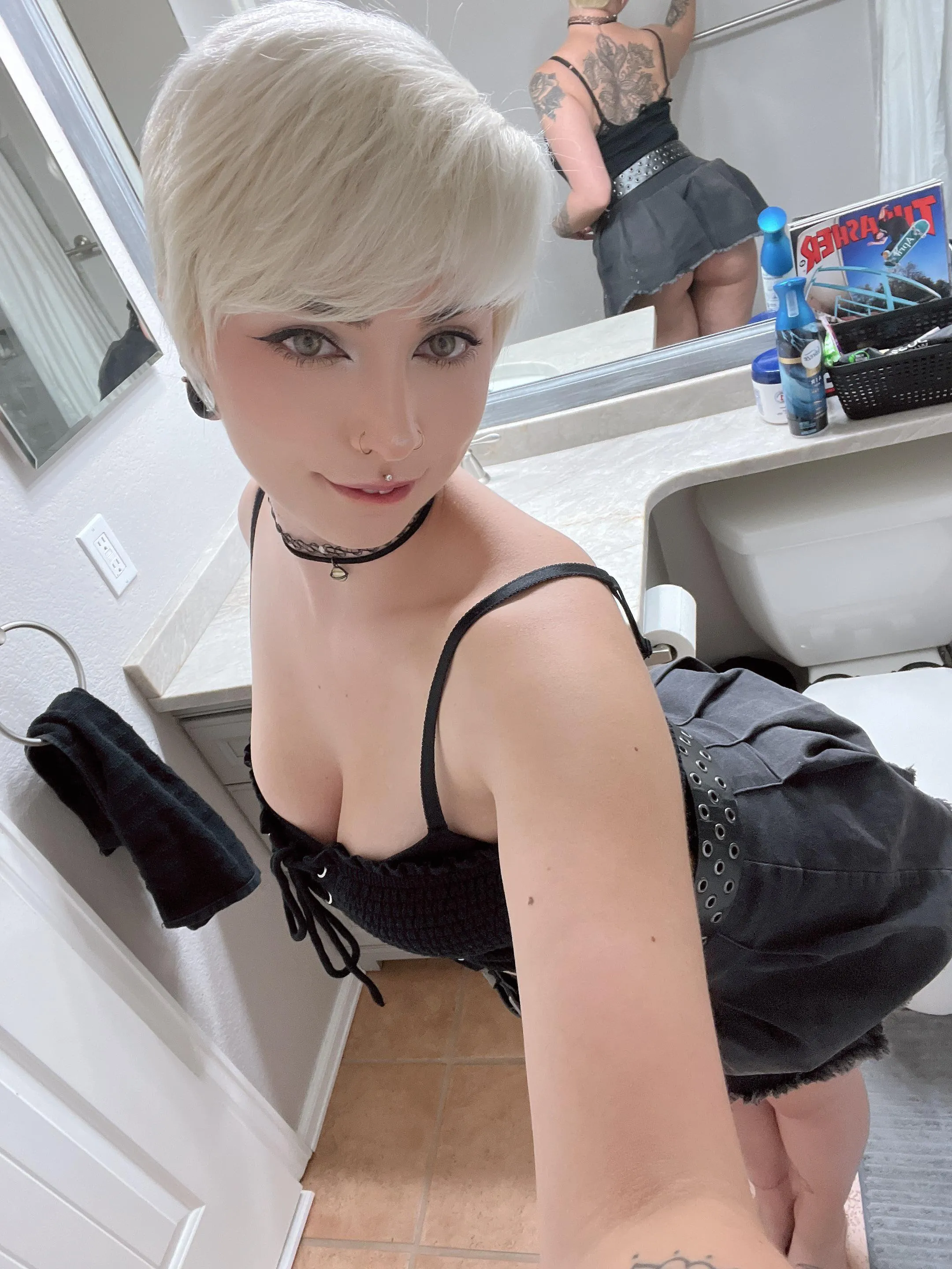 my hair is soft & my butt is squishy. what more could you ask for? ^-^