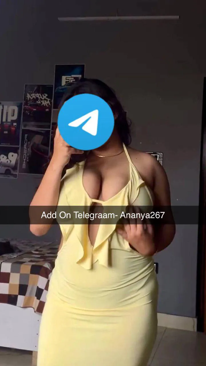 These big boobs aren’t just for show… wanna sext and see what they can do? (F)