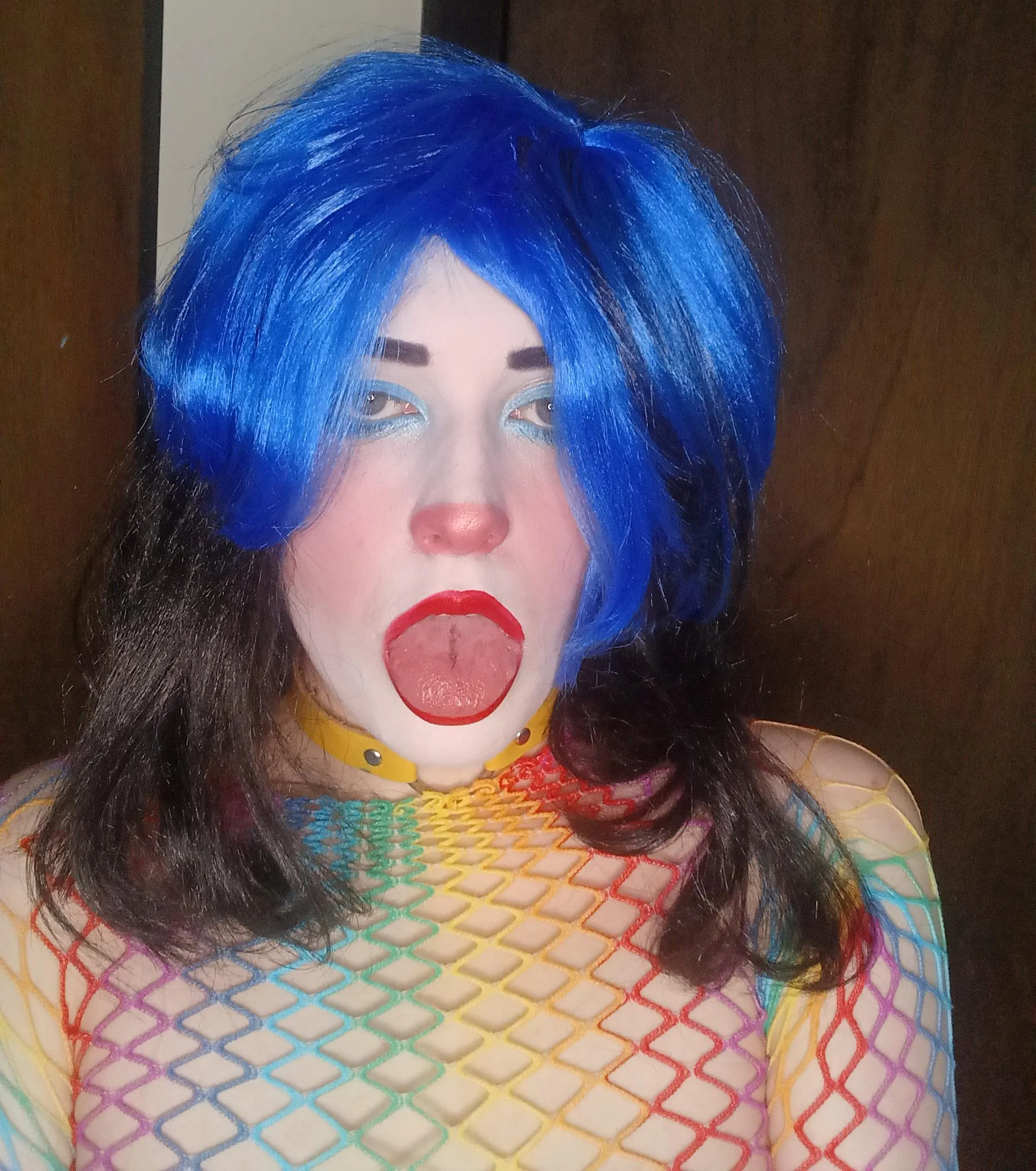 This pansexual clown wants a kiss [Return Our 3P Tools/Apps]
