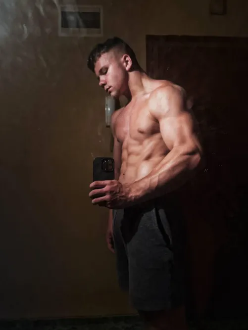 Are you looking for a sexy fit guy?