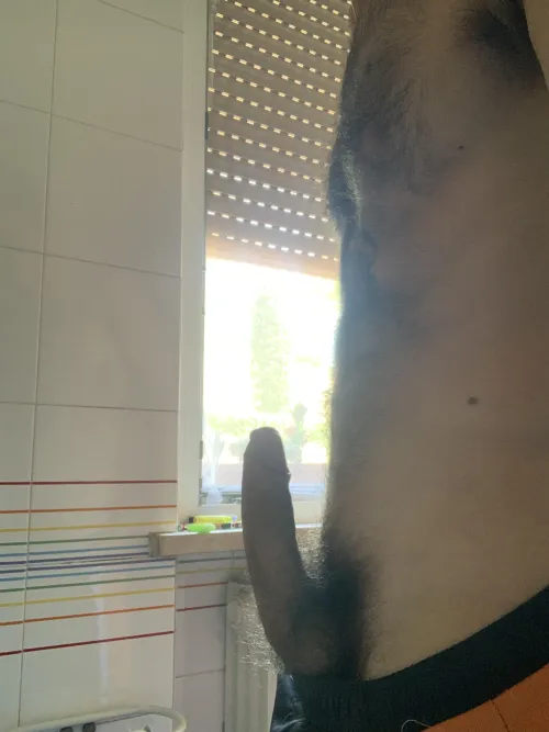 Davanti alla finestra per farmi vedere