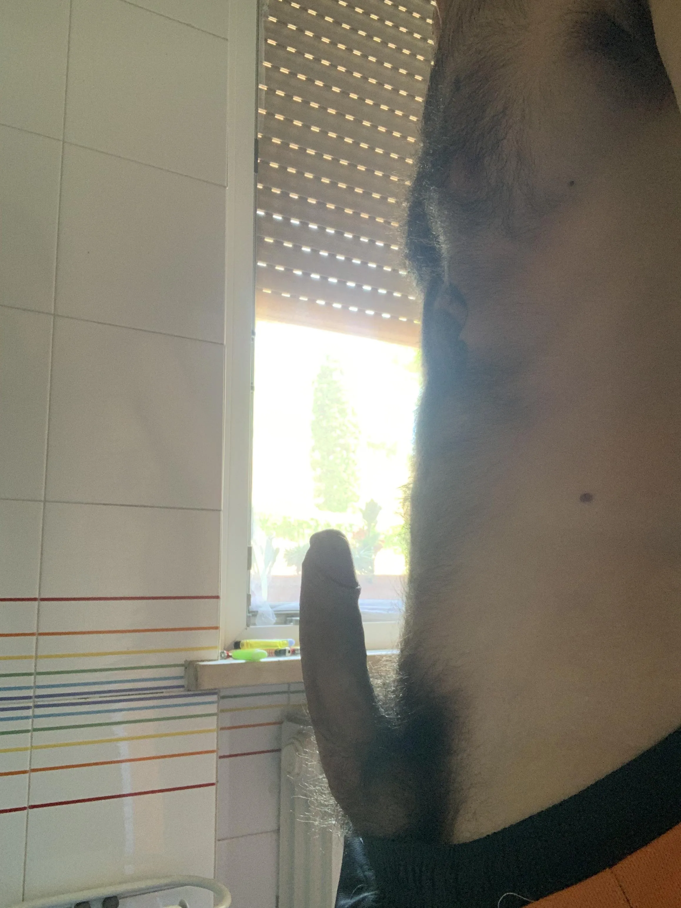 Davanti alla finestra per farmi vedere