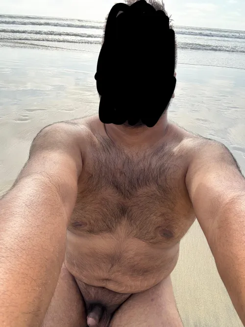 Made a last minute decision to come to the beach and I’m glad I did. I really enjoyed the sun and ocean breeze hitting my body😊