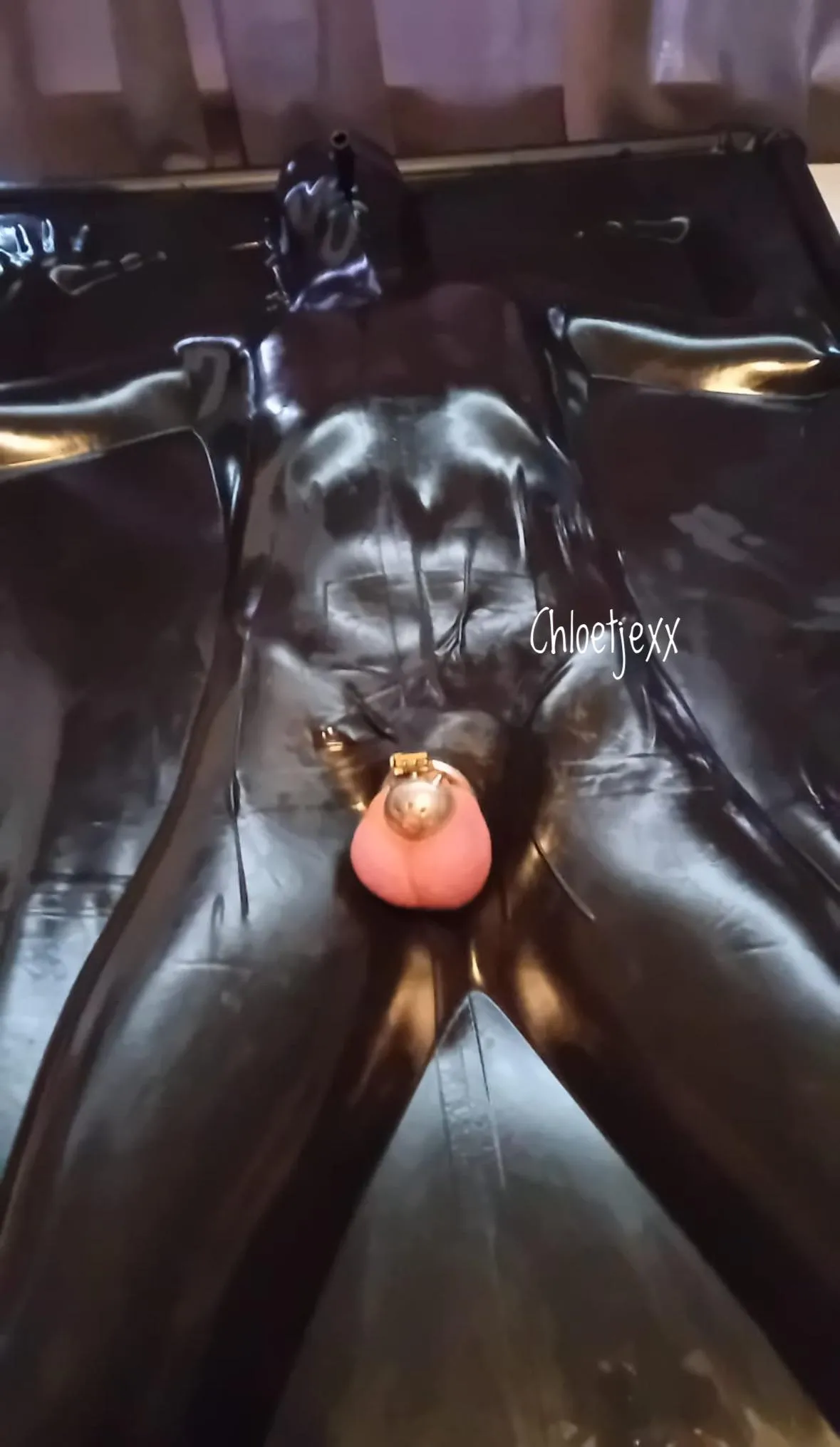 I’m stuck in my vacbed, while im also caged, i can’t do anything😱😈