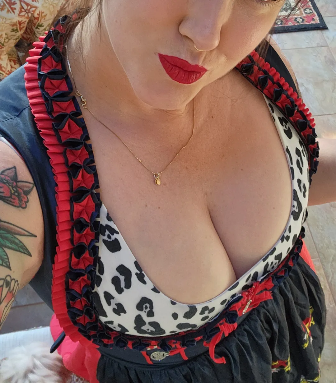 It's almost Oktoberfest season, time to guzzle a milf