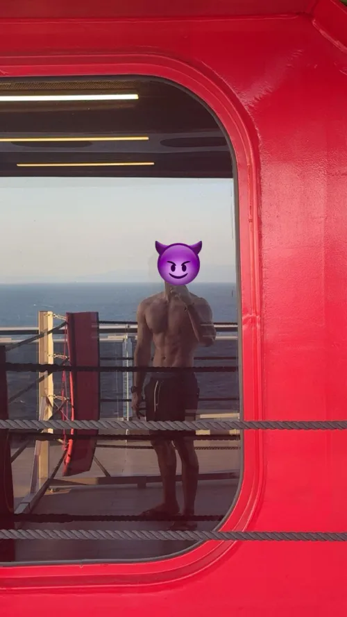 22 [M4F] on board Resilient Lady right now 8/10-8/21