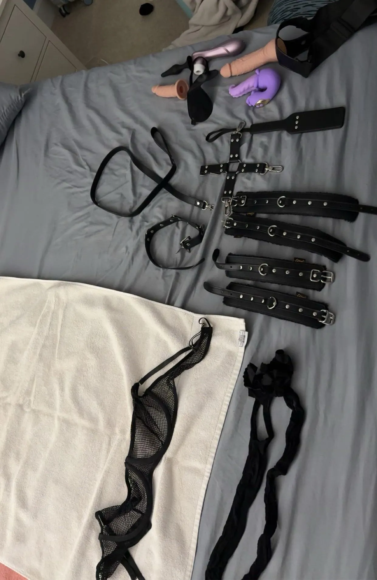 cum play with us 🥰