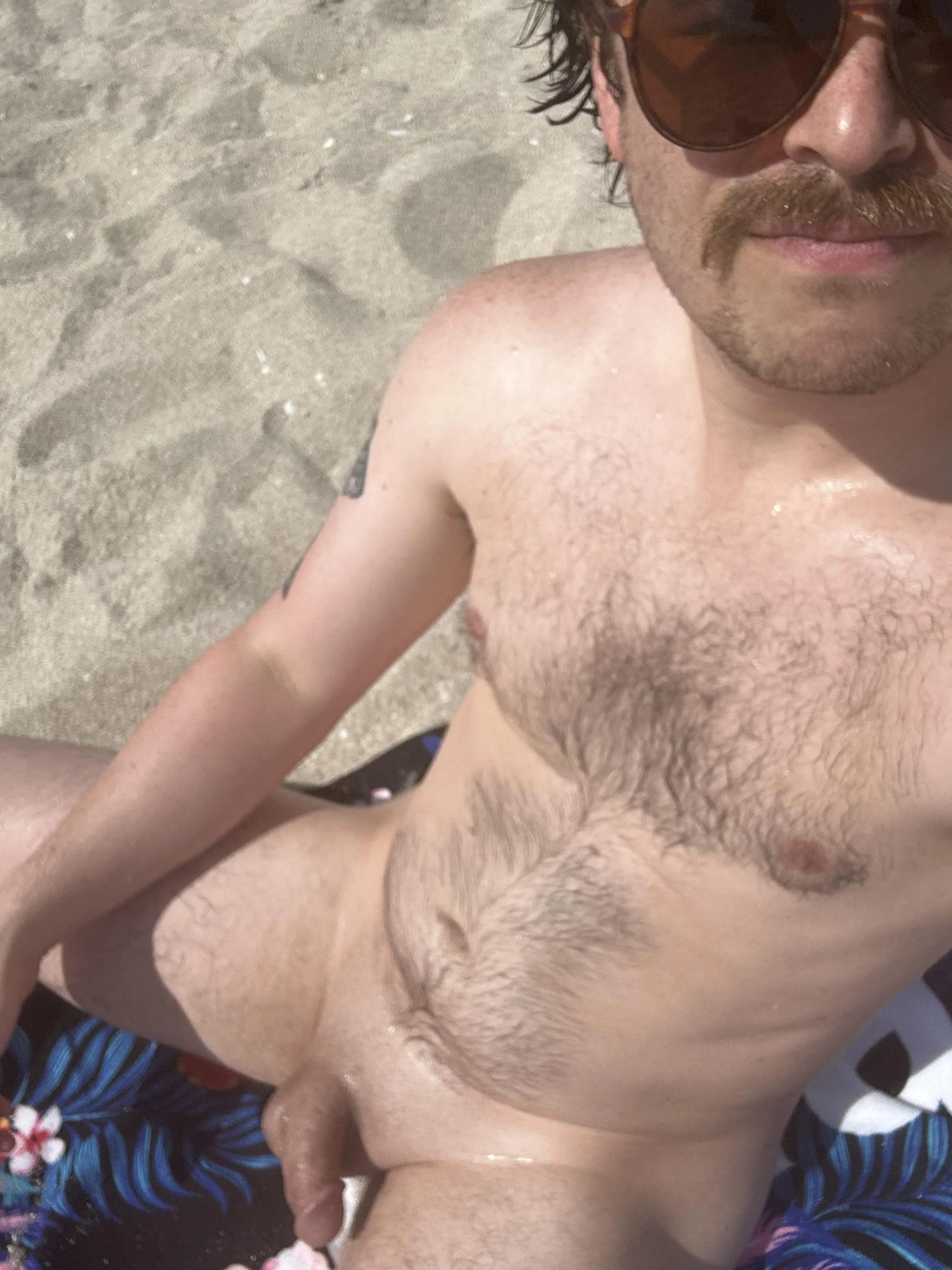 Hot day at the beach 🌡️