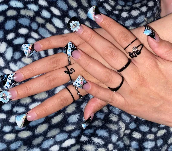 One more for my current set 🥵💕💕💕  the black rings are totally giving.