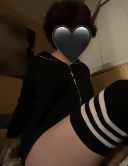 [18] [5'5] Ever see a cute petite femboy with thick thighs like mine :3? Perfect for giving thighjobs >~<