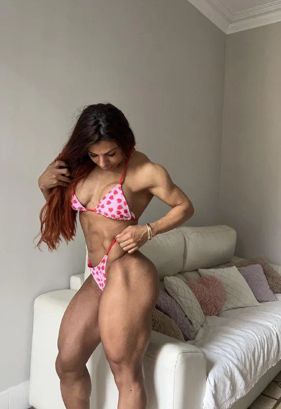 A little muscle squeeze just to show off a bit haha