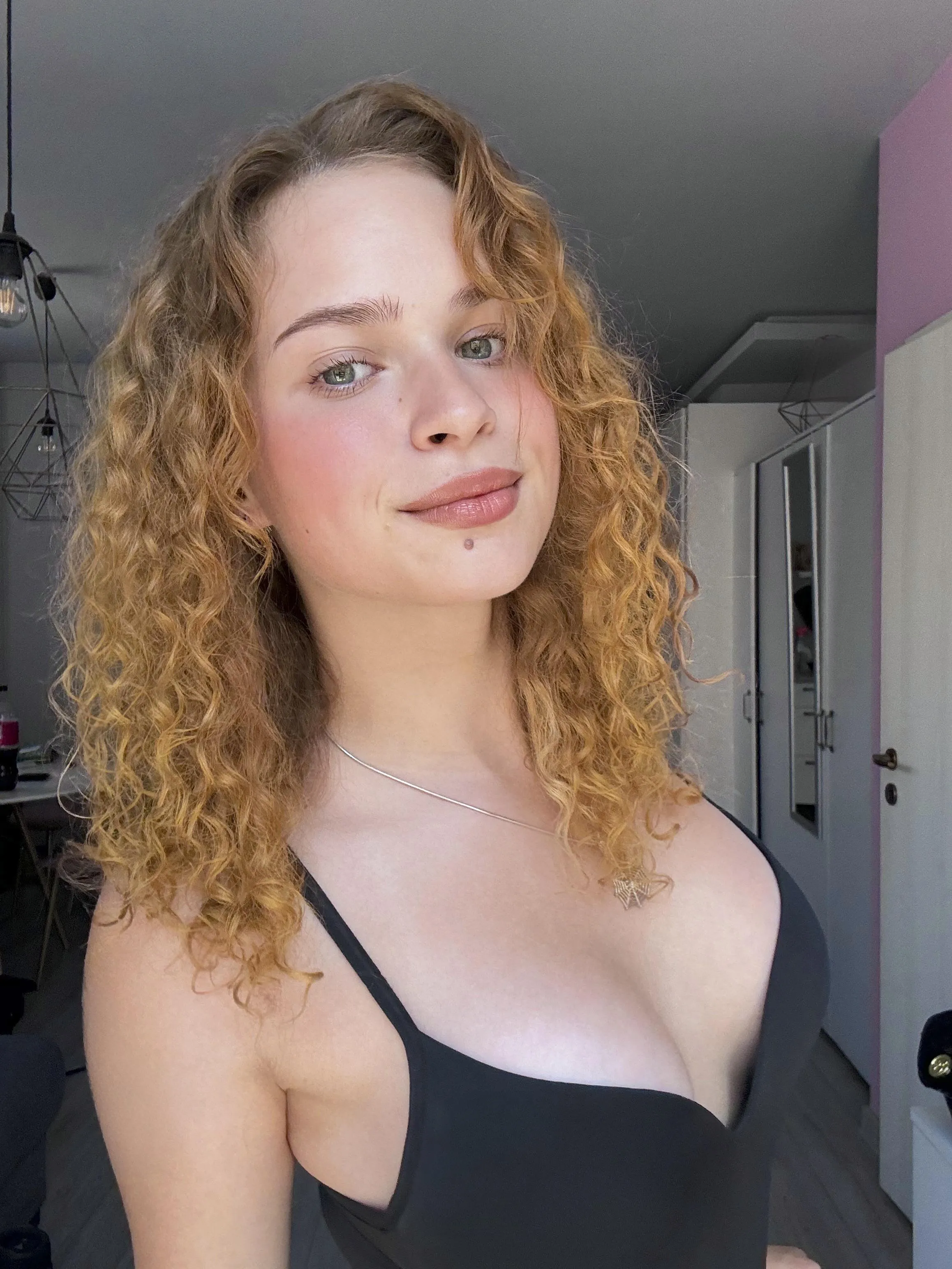 Braless breakfast prep! Would u care if ur roomie did this?