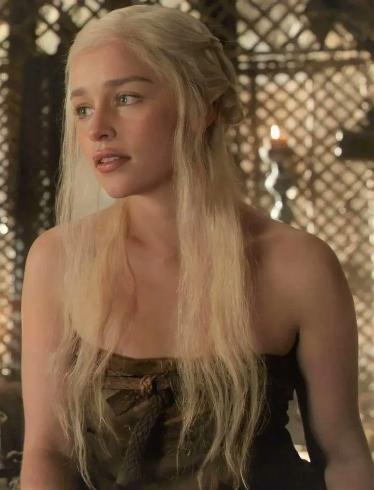 Daenerys' plump lips