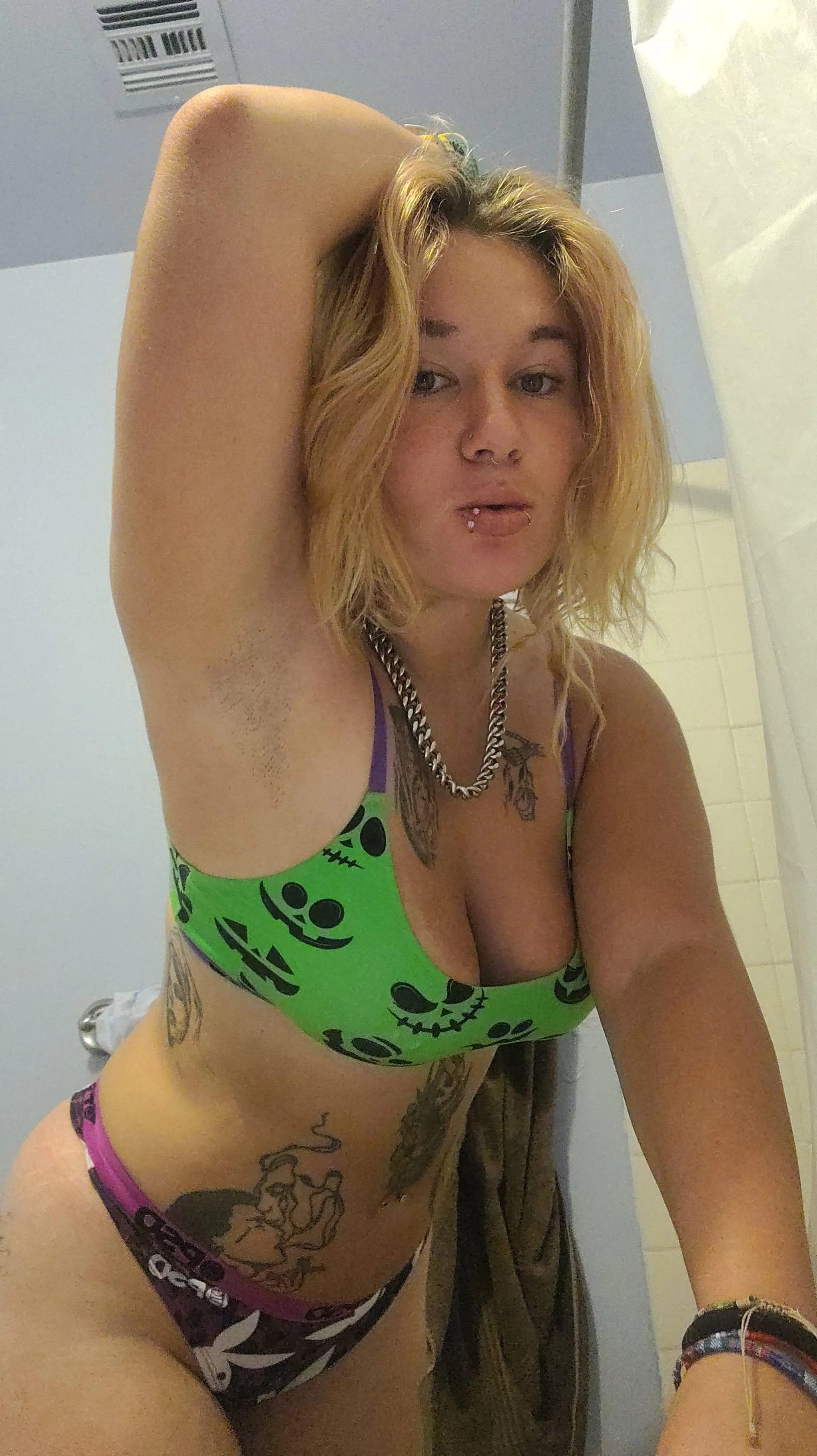 Photos don't do my armpits justice f21