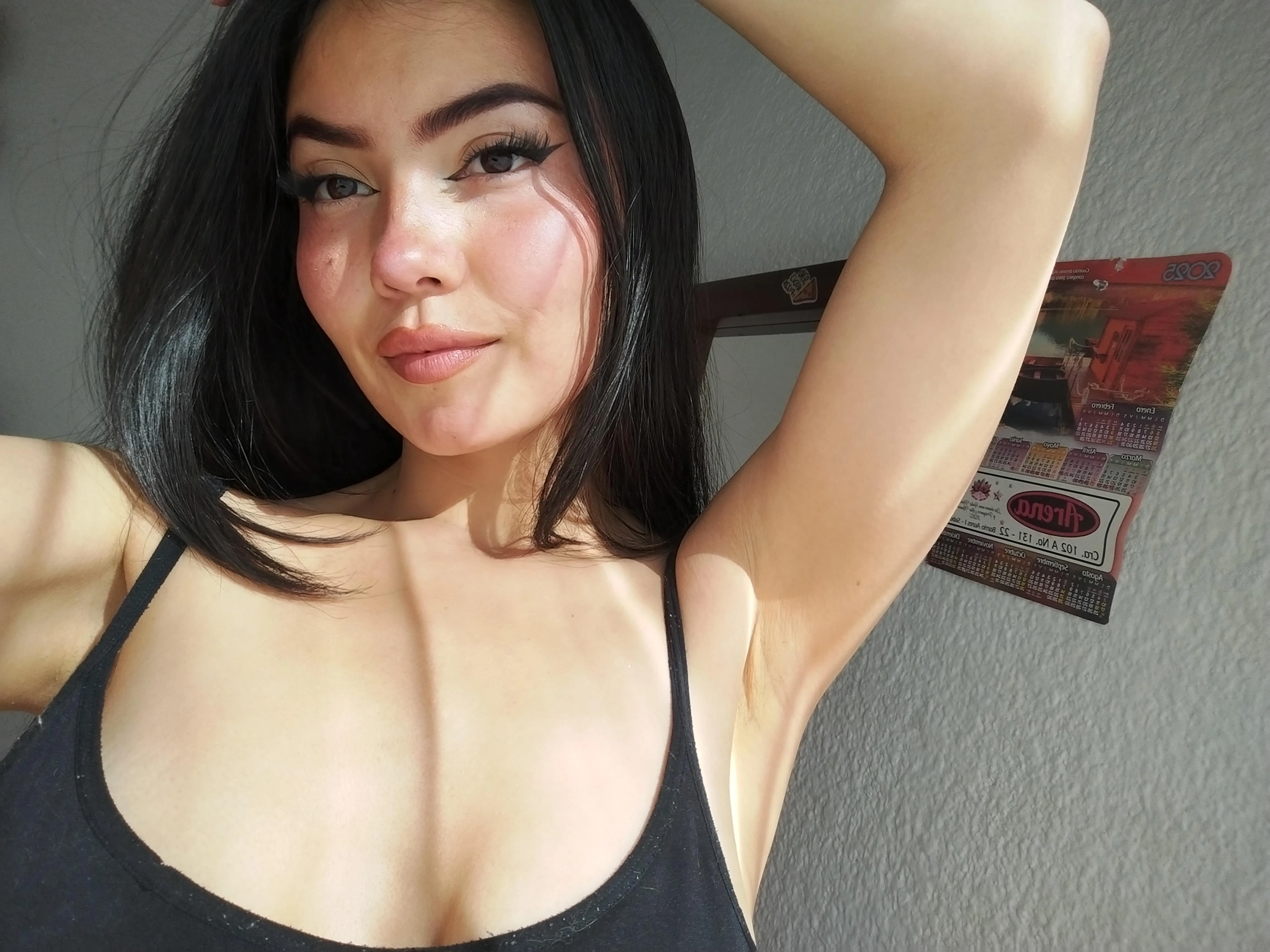 pretty face, nice armpits; you want more