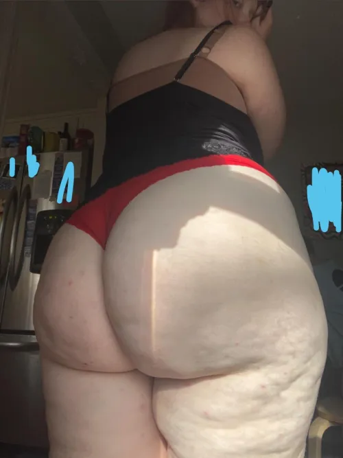 Quick pic of my ass before I get dressed 😆