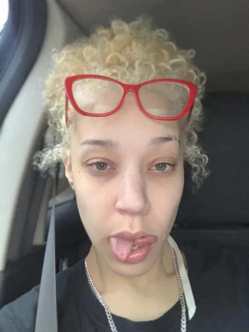 Sweet lips, bad habits