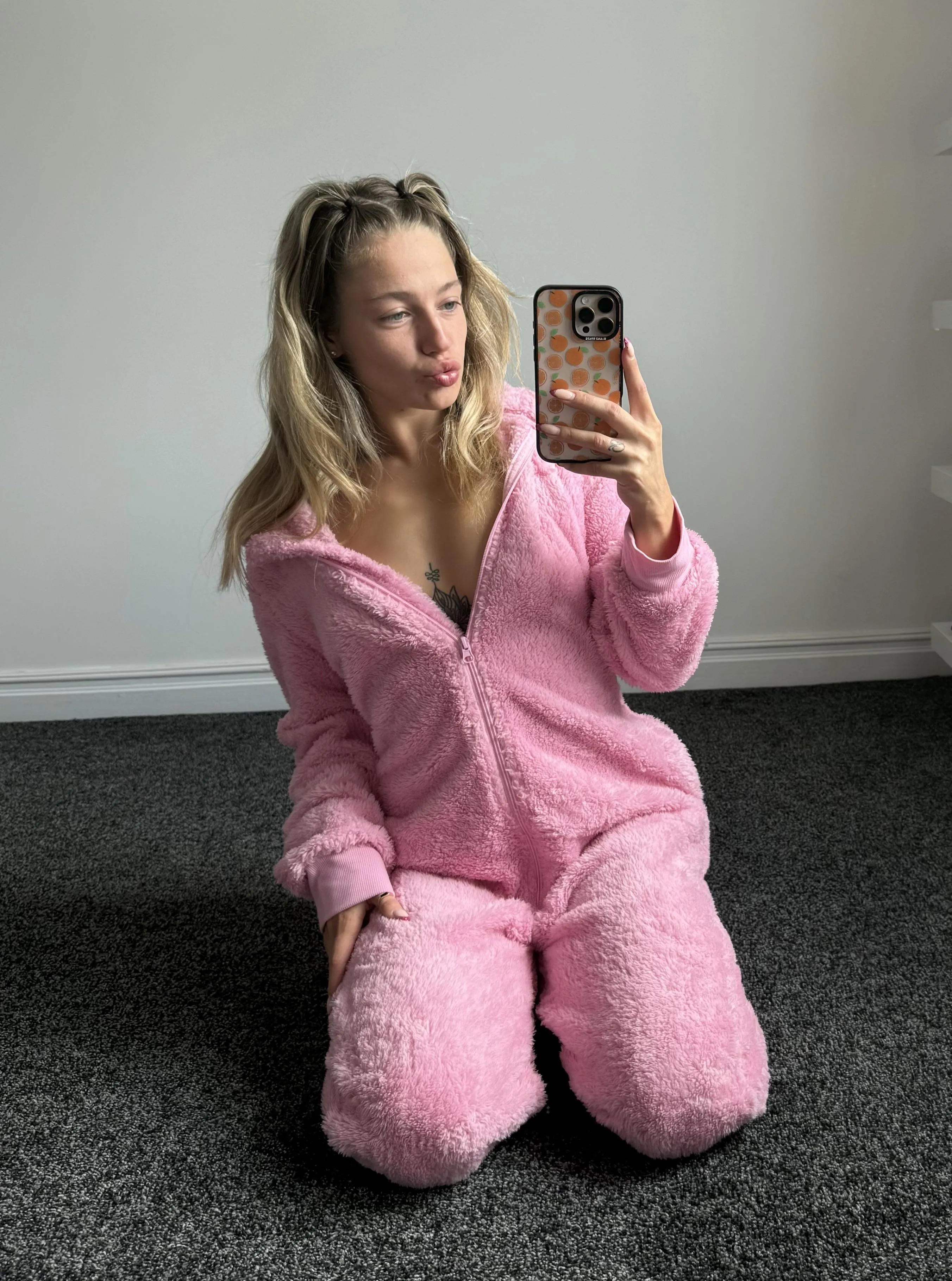 This onesie is too dirty for me to wear now 😫