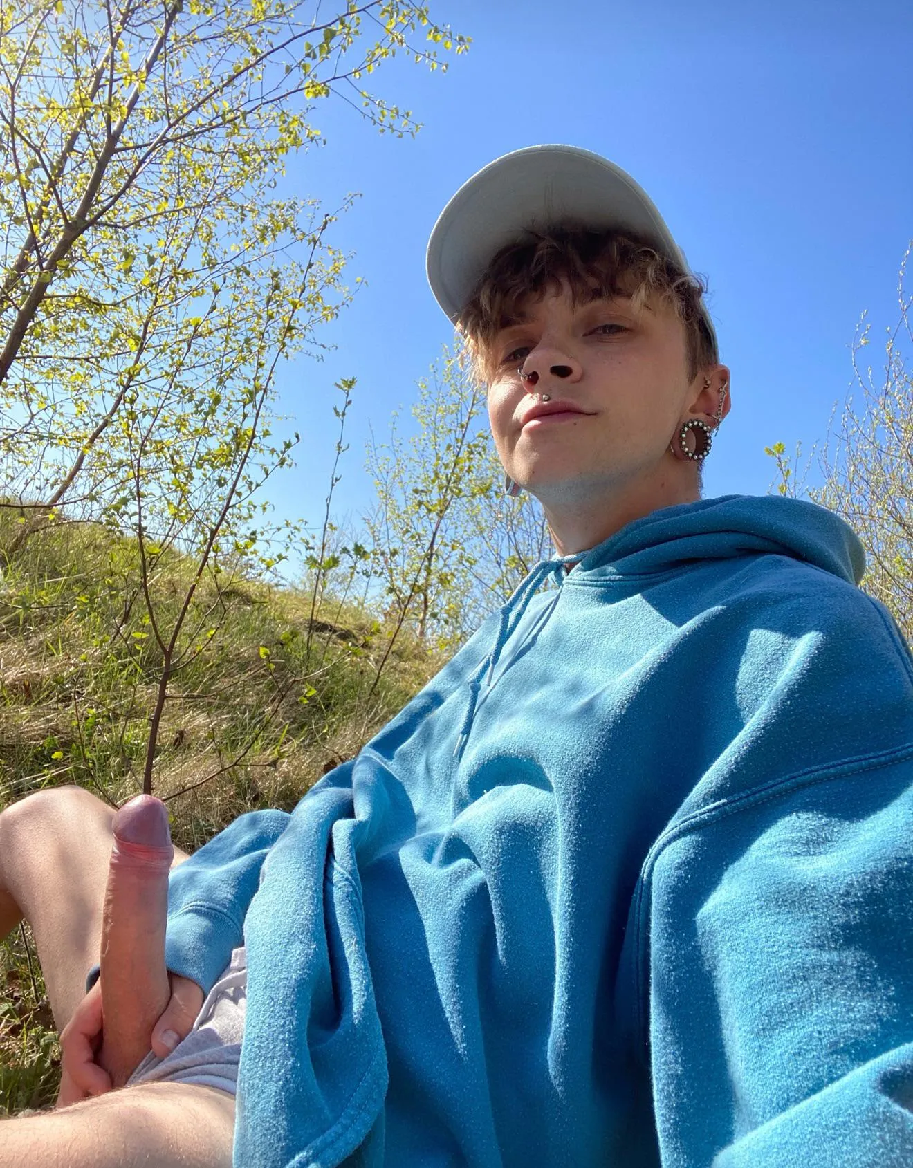 Wild horny twink 👀