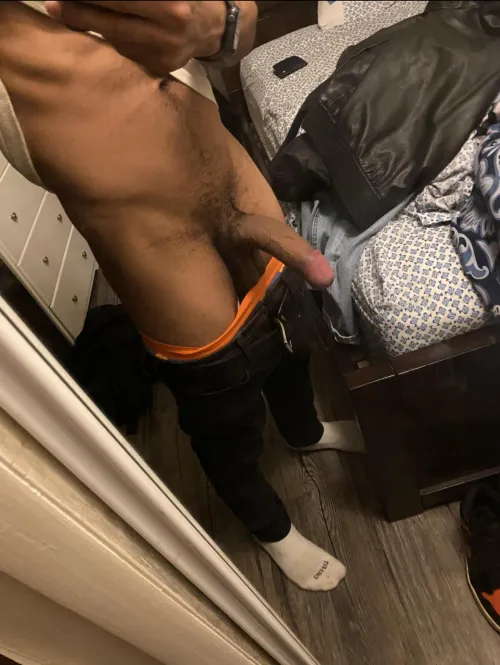 25m4mf looking for a hotwife that can take a pounding
