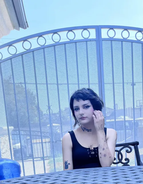 f19 with 30+ tattoos , take off in DMs ♡