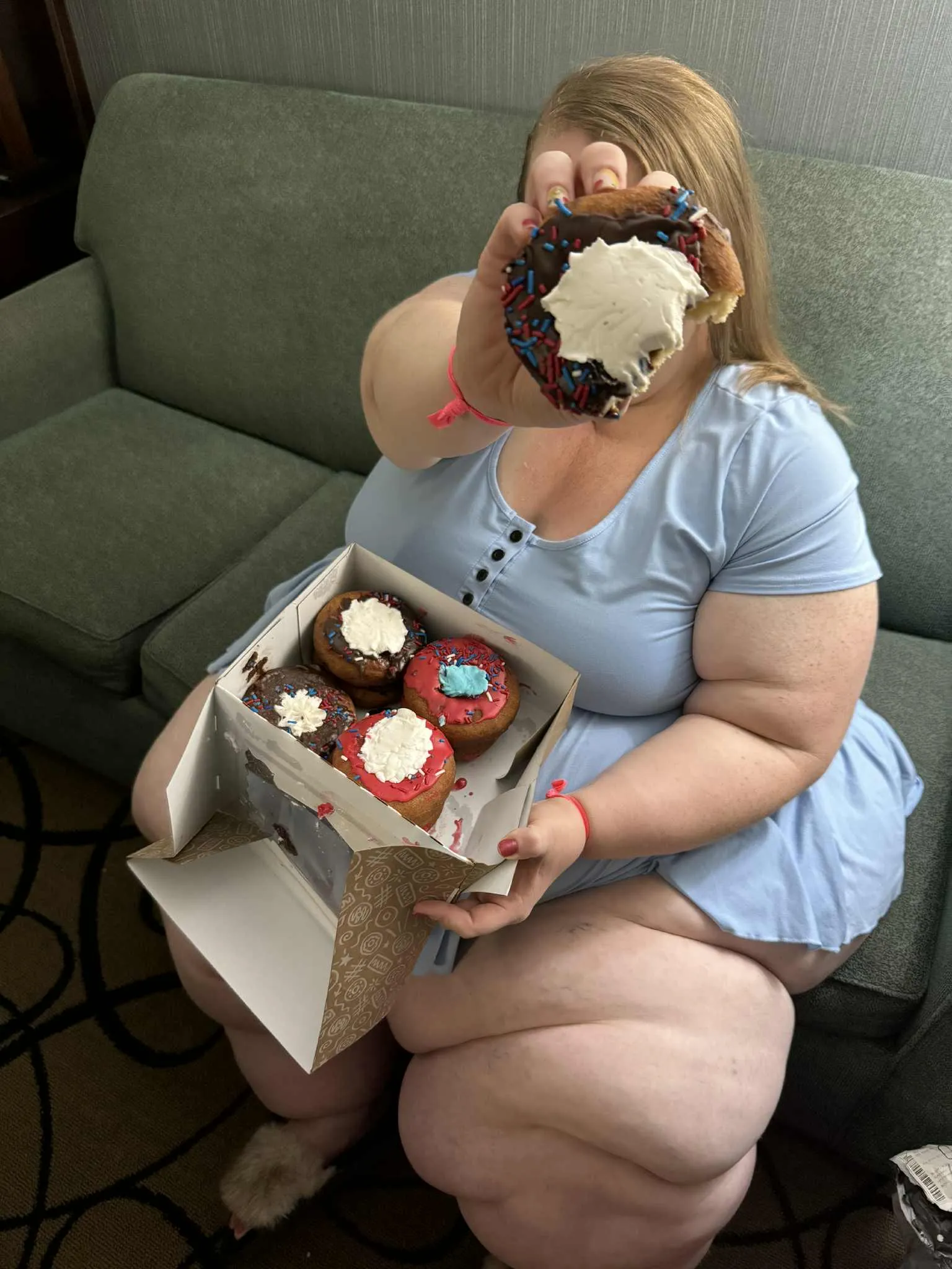 Fill me with cream, too, Daddy 🍩