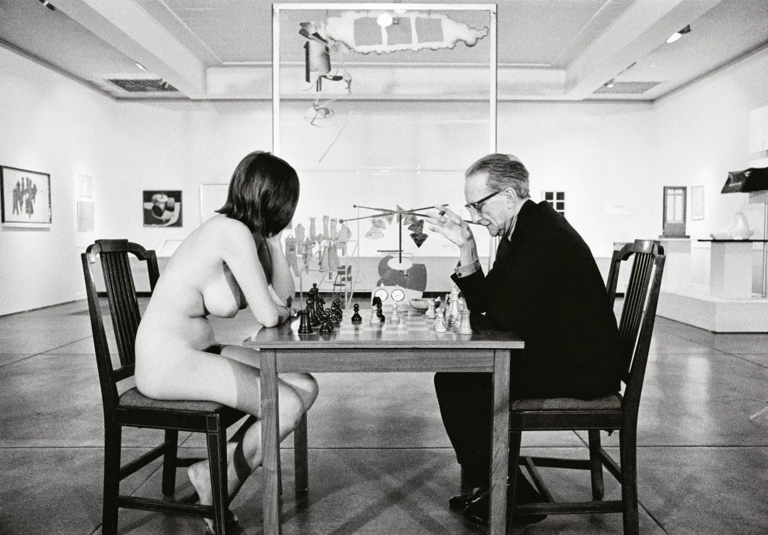 Marcel Duchamp playing chess with Eve Babitz 1963 by Julian Wasser