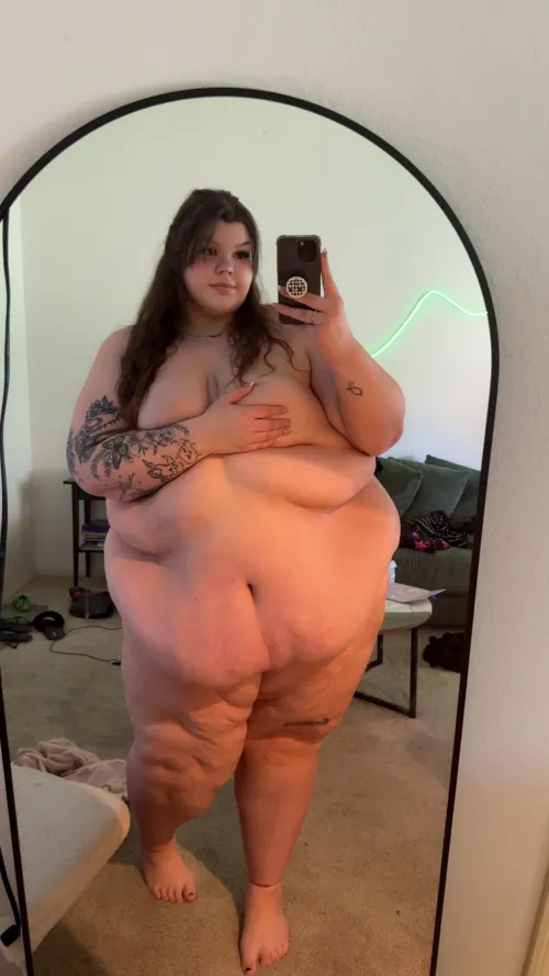 My big body deserve some attention🐷