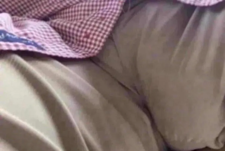 Wanna see what’s underneath? (48) dm