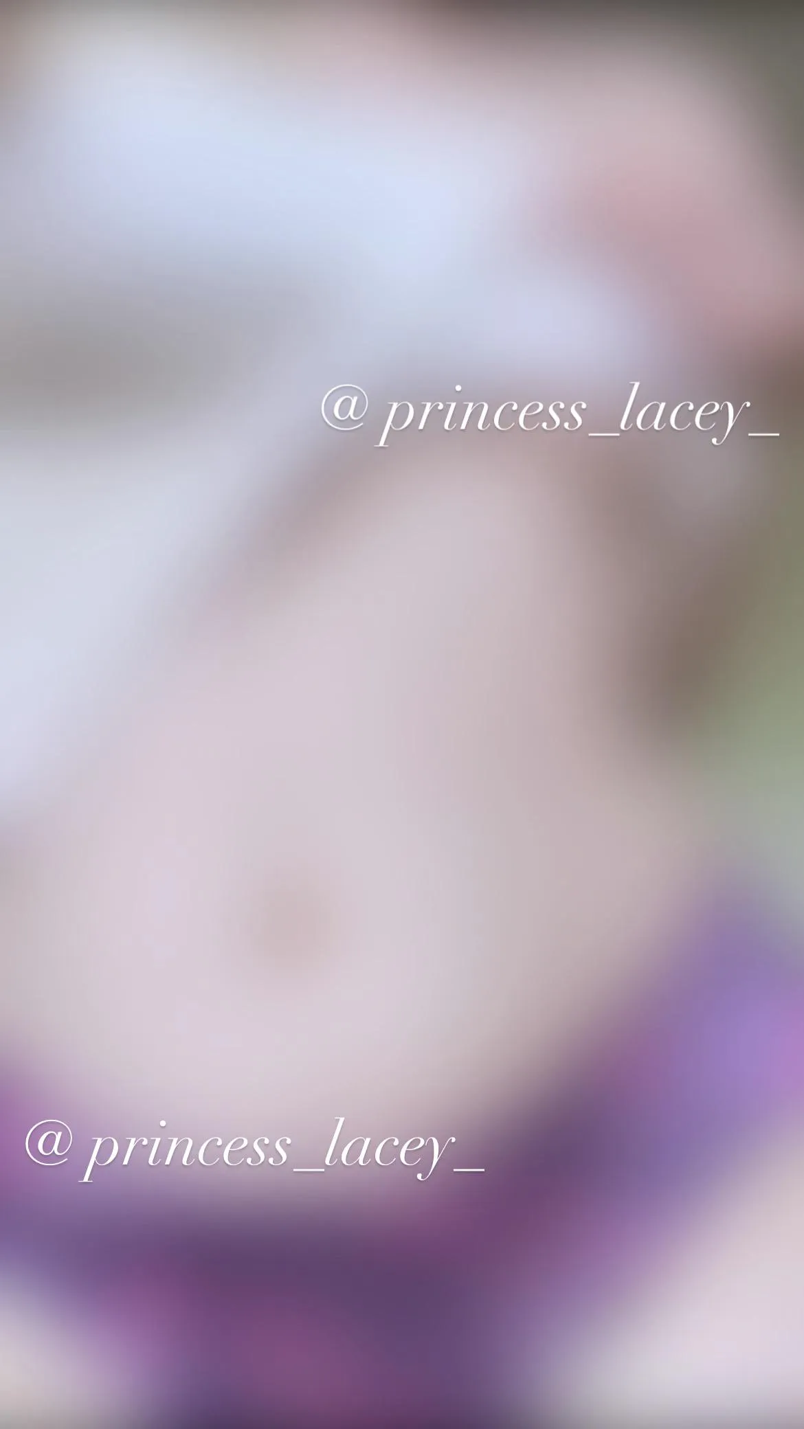 You can only see so much of my beautiful figure, betas 😘