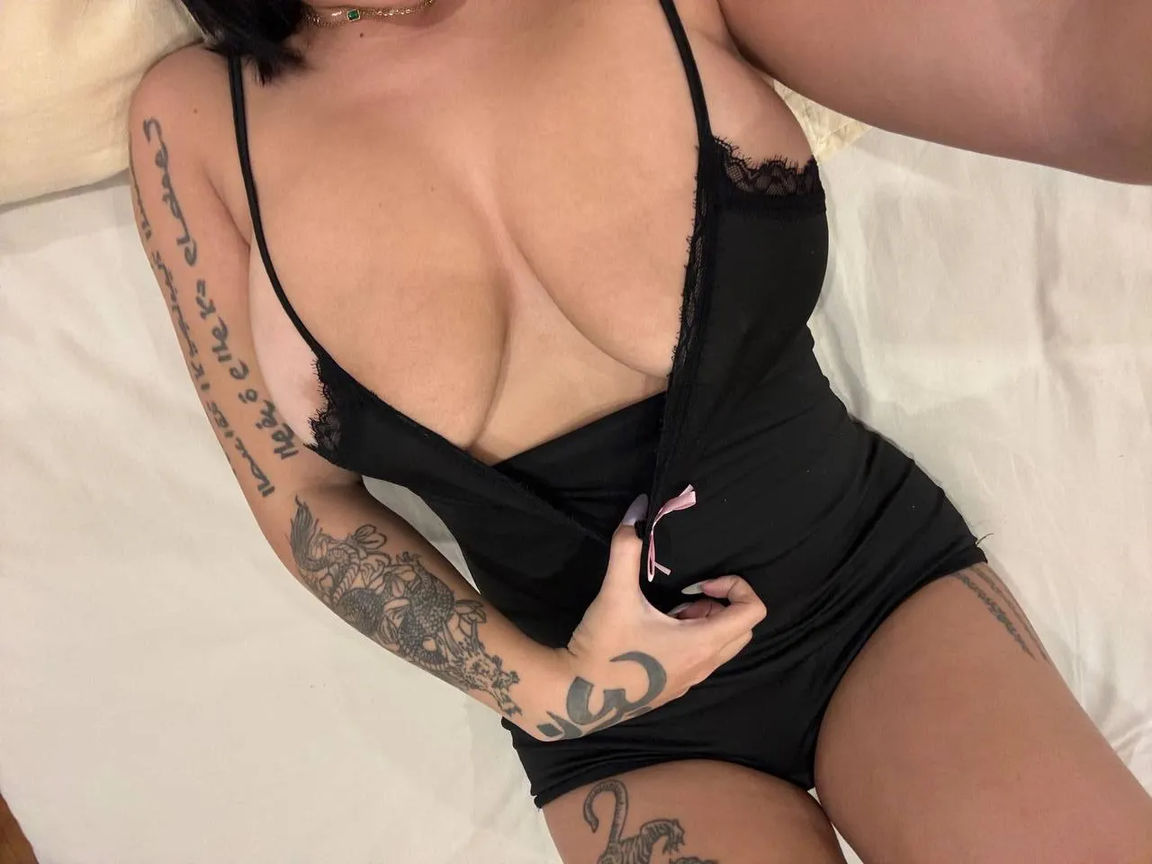 curvy, feisty n full of shadowy surprises