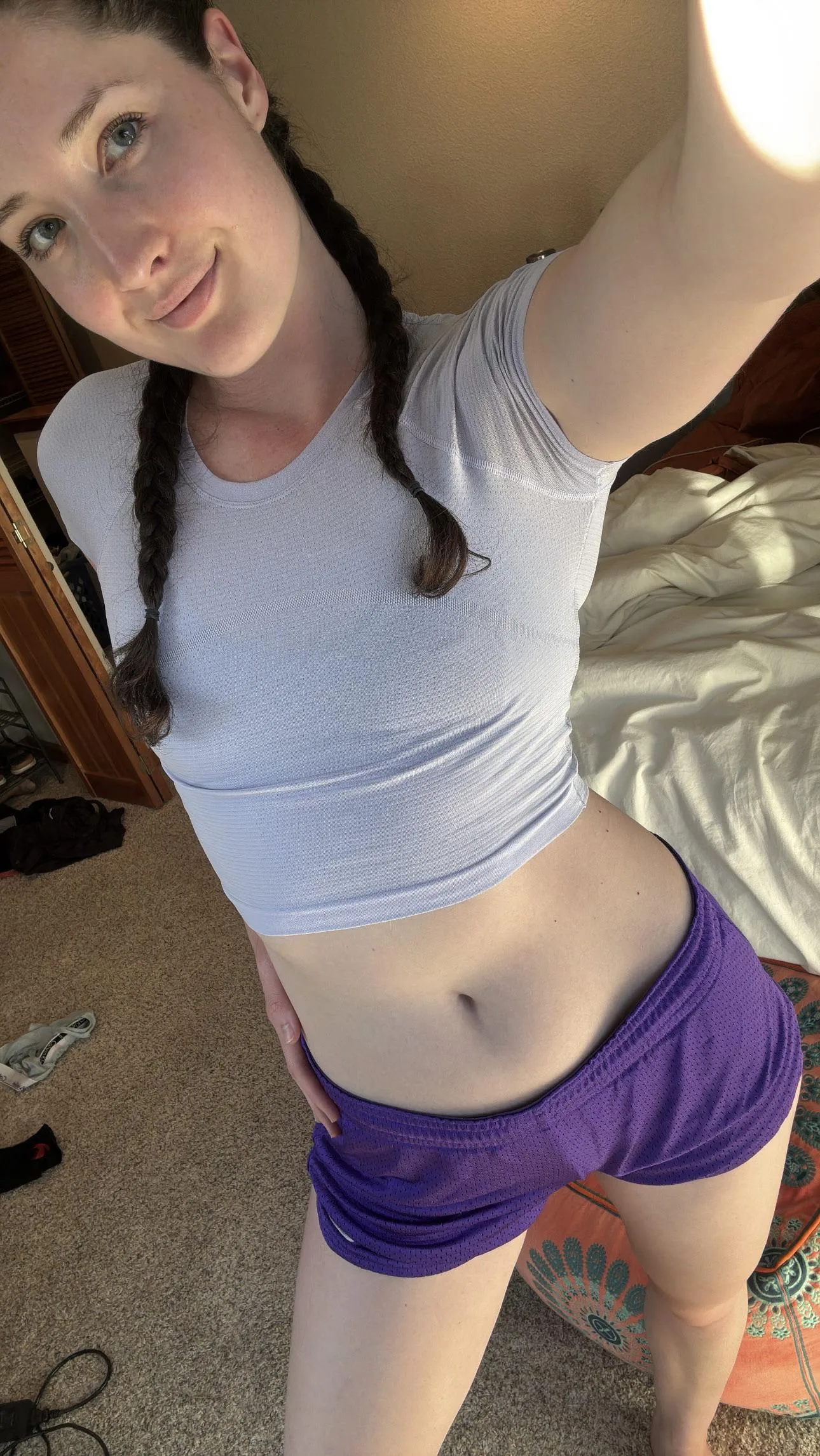 Heeyyy, it’s midriff thursdaaayy