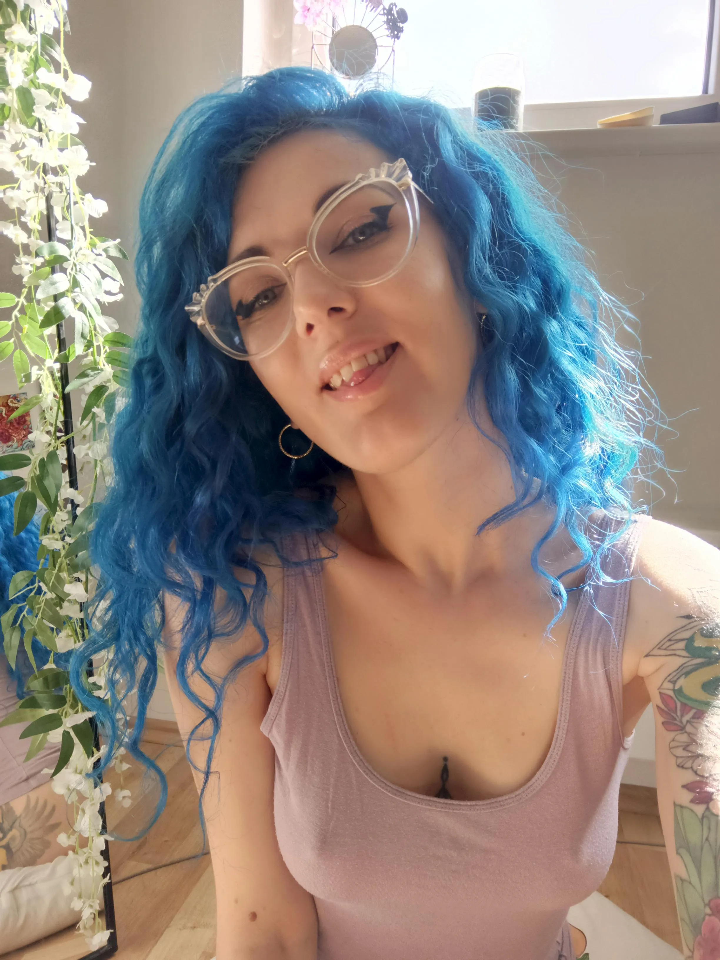 blue hair, blue eyes, beamers on