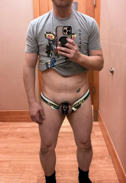 Does this cage make my dick look small?