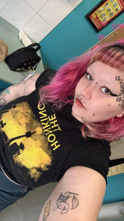 doing my big girl work 🩷