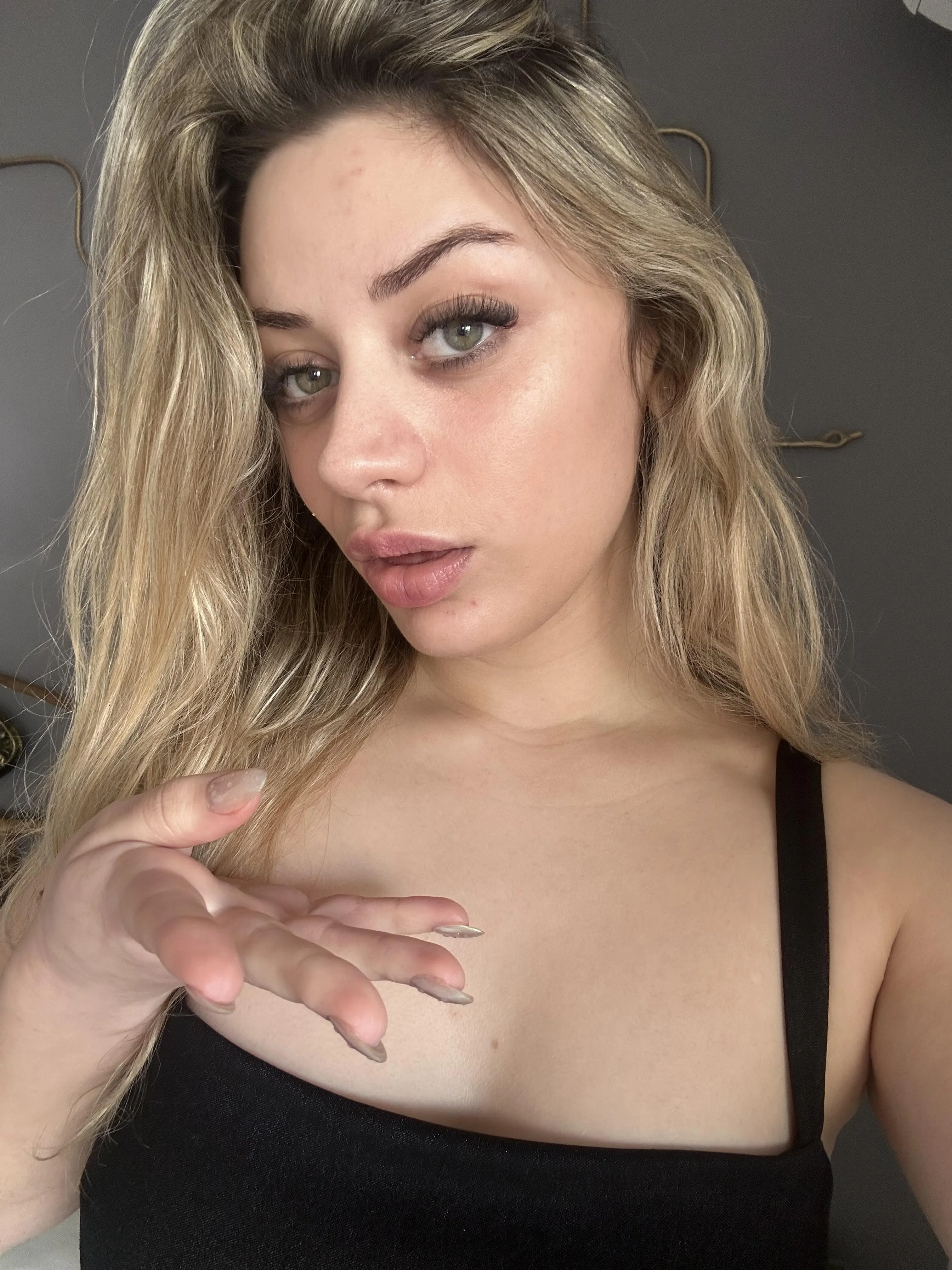 When your hands deserve the spotlight too