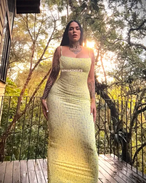 First try, I think i took it in the wrong time, the sun is not shiny enough to make my dress translucent