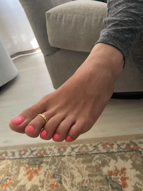 My toes need a mouth to be in