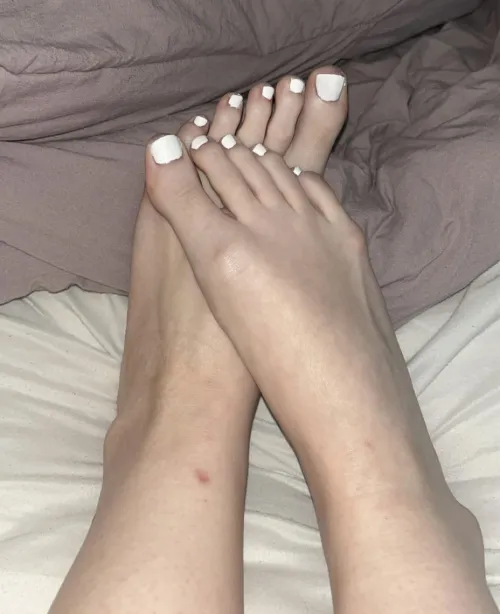 Play with my toes