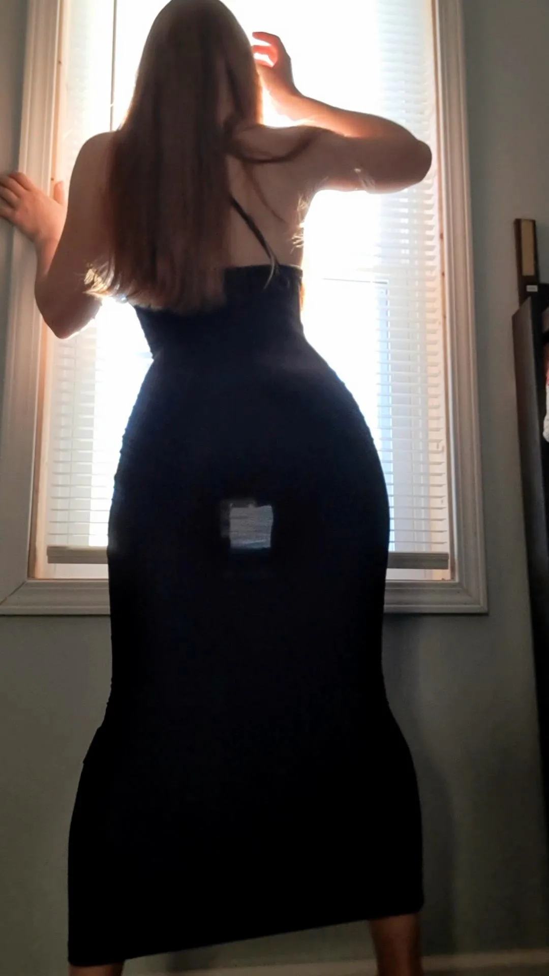 This long dress demands a full screen <3