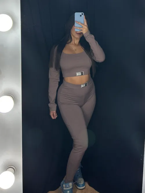 Would you sneak a hand under my leggings if I let you?