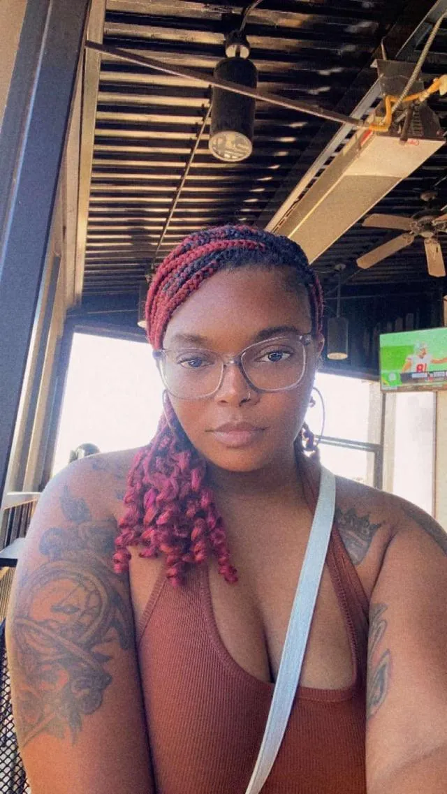 21 [f4m] bored wanting to go on dates and enjoy the city.