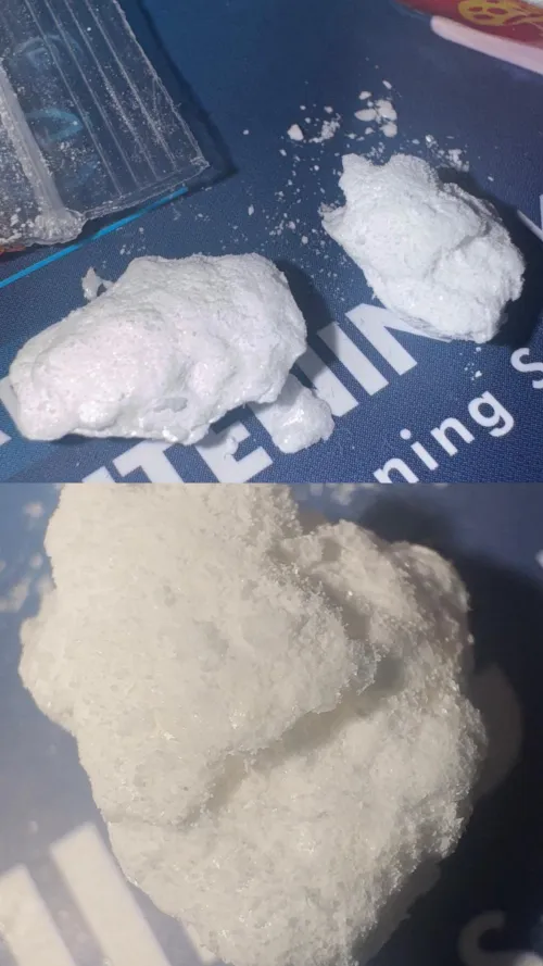 a lil close up with and without flash.