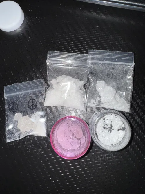 Come rail lines of my nice big thick white cock? Ask to see itttt! Lets play